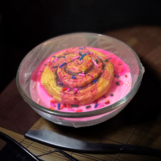 Frosted Cinnamon Roll (Wickless Candle)